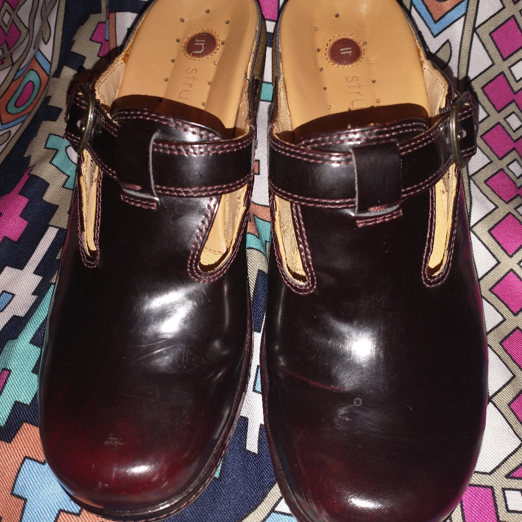 Clarks Unconstructured Clogs